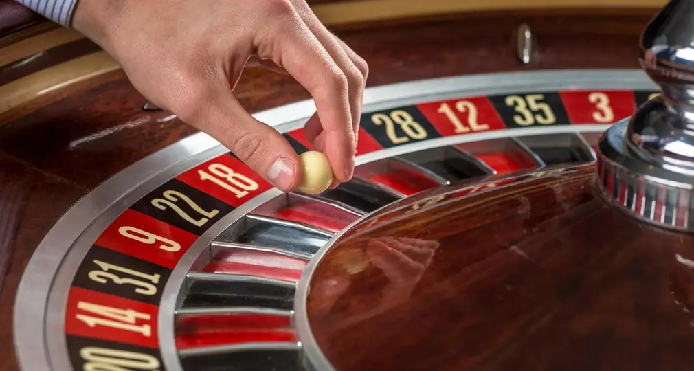 Why Online Gambling Is Becoming a Major Hit with the Brits